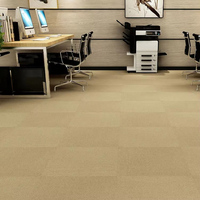 Dalles de moquette en nylon 50x50cm avec support PVC, ignifuges, lavables, amorties, pour usage commercial et domestique, fournies directement par l'usine chinoise