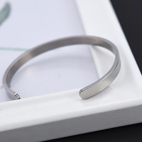 Brazalete de Acero Inoxidable de 5 mm y 15 mm, Diseño Abierto Pulido, Color Acero, Grabado 'Love You Is My Fate', Joyería Unisex para Regalo