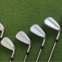 Mini ensemble de clubs de fer de golf forgés droitiers avec logo personnalisé tête de fer fraisée d'usinage CNC avec poignée en caoutchouc