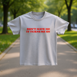 T-shirt Don't Hate Me IT Turns Me On, divertente, ironica, sarcastica, con meme, regalo scherzoso - Product Image 3