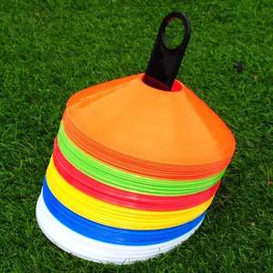 Ensemble de cônes d'entraînement de football avec logo personnalisé - Marqueurs de terrain colorés pour l'entraînement de vitesse/agilité - Commande en gros pour équipes et écoles - Product Image 1