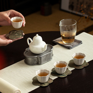 Nuovo Vassoio da Tè in Stile Cinese, Sottobicchiere per Bubble Tea, Elegante Sottobicchiere a Forma di Begonia per Tazze da Tè - Product Image 3