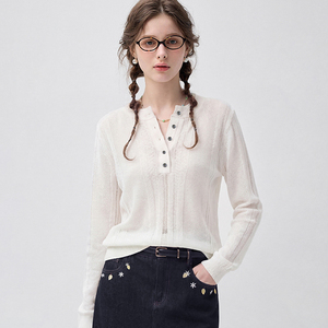 Haut en tricot léger décontracté pour femme VEGA CHANG, blanc crème, avec col Henley, demi-boutons et texture ajourée, manches longues - Product Image 1
