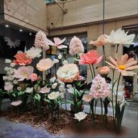 Arrangement floral artisanal de couleur blanche, fleurs géantes en papier d'anémone et de pissenlit pour la décoration de mariage, de fête ou de vitrine