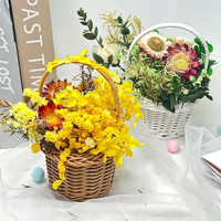 Arrangement de fleurs séchées miniatures faites à la main avec panier en rotin pour la décoration de table de mariage, roses séchées préservées