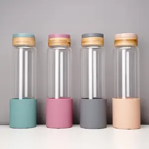Botella de agua de vidrio con tapa de bambú y aguanieve de silicona Venta caliente Botella de vidrio con tapa de bambú Botella de vidrio con