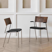 Chaise de salle à manger minimaliste italienne en velours et mousse avec structure en acier inoxydable, design moderne, pieds en métal