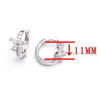 Großhandel Feiner Schmuck 5-Blättrige 925 Sterling Silber Blumen Zirkonia Huggie Creolen Geburtstagsgeschenk für Frauen