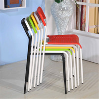 Chaise de salle à manger en plastique monobloc à prix avantageux, chaise de salle à manger moderne en PP avec cadre en métal, chaise de salon