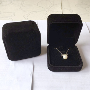 Scatola Portagioie in Velluto Personalizzabile con Logo, Custodia da Viaggio per Anelli e Collane, per Conservare e Presentare Gioielli - Product Image 2