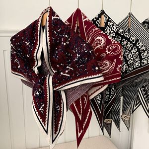 Herfst Winter Mode Nieuwe Vrouwen Sjaal 160*95Cm Polyester Jacquard Gebreide Driehoek Sjaal Veelzijdige Vrouwen Sjaal - Product Image 2