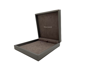 Grande version Boîte à bijoux de luxe Logo en métal Cuir PU Boîte à bijoux grise Boîte à collier Accessoires pour femmes - Product Image 4