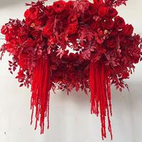 Arche florale artificielle en soie rose rouge profond et amarante, faite à la main, durable, pour décoration suspendue au plafond de mariage