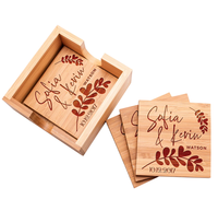 Ensemble de sous-verres personnalisés avec support Ensemble de 4 sous-verres personnalisés carrés en bambou