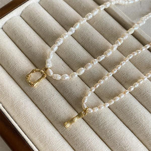 Collier ras <span class=keywords><strong>de</strong></span> cou délicat en perles <span class=keywords><strong>de</strong></span> culture d'eau douce véritable, perles <span class=keywords><strong>de</strong></span> rocaille, lettre initiale dorée A-Z, cadeau pour femme - Product Image 6