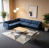 Ensemble de canapés de bureau contemporains et modernes avec panneaux en bois couleur bois naturel et pieds en fer pour bureau et salon