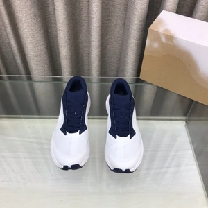 Chaussures de sport de marche rétro de luxe de haute qualité avec semelles épaisses et amorties et un design léger avec logo de marque - Product Image 1