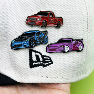 Broches en métal émaillé en forme de voiture de dessin animé, 20 mm, ensemble rose, bleu, rouge, pour chapeau, accessoires vestimentaires - Product Image 1