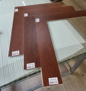 Plancher en SPC à chevrons de 6,5 mm, imperméable, ignifuge, plancher en <span class=keywords><strong>parquet</strong></span> à emboîtement pour intérieur - Product Image 1