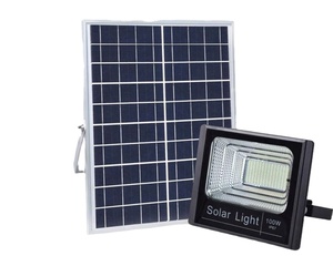 ไฟสปอร์ตไลท์ LED พลังงานแสงอาทิตย์ 100W IP67 5000K แสงเดย์ไลท์ ตัวเรือนอะลูมิเนียม พร้อมรีโมทคอนโทรล ติดตั้งบนพื้นผิว สำหรับสวน - Product Image 1