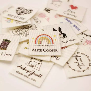 Étiquettes de vêtements personnalisées écologiques à pliage latéral en coton biologique avec logo imprimé, tissées et à coudre pour les vêtements - Product Image 2
