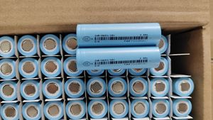 แบตเตอรี่ 18650 3500mah แบตเตอรี่เครื่องมือไฟฟ้าแบบชาร์จได้ แบตเตอรี่ลิเธียมไอออน 18650 แบบชาร์จได้ 35V เซลล์ทรงกระบอก 18650 3500mah - Product Image 4