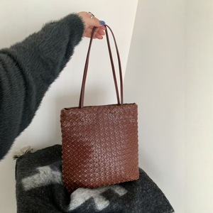 Sac fourre-tout et hobo en cuir tressé à la main, grande capacité, carré vertical, couleur unie, pour femme, collection automne 2025, avec poche zippée, usage quotidien - Product Image 1