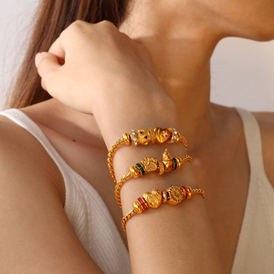 Pulsera de Oro Oujia con Dijes de Múltiples Elementos, Estrella de Mar y Copo de Nieve, Joyería de Moda para Mujer, Regalo - Product Image 4