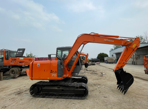 Excavatrice sur chenilles Hitachi ZX70 d'occasion, d'origine japonaise, mini-pelleuse Hitachi 7 tonnes, faible nombre d'heures de fonctionnement, pour travaux d'aménagement paysager et de construction agricole. - Product Image 3