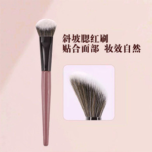 Pinceau à joues personnalisé, forme inclinée, fibres synthétiques, manche en bois, pour blush et contouring - Product Image 3