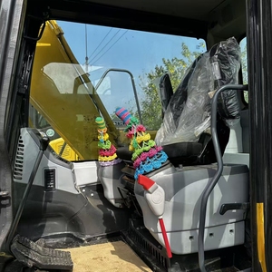 Excavadora de cadenas hidráulica usada Komatsu PC130, 13 toneladas, modelo 2024, cucharón de 0.6m³, motor de 66kW, 400 horas de uso. - Product Image 6