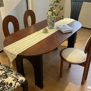 โต๊ะอาหารทันสมัย โครงไม้เนื้อแข็ง หน้าไม้ธรรมชาติ ดีไซน์มินิมอล สำหรับใช้ในบ้านและโรงแรม - Product Image 1