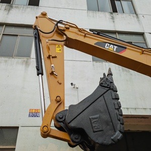 Excavadora CAT 307E usada original de 7 toneladas, Caterpillar 307E de segunda mano, mini excavadora de cadenas pequeña para trabajos urbanos. - Product Image 2