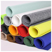 Rouleau de feutre en fibres de polyester en gros, densité personnalisable, feutre aiguilleté non tissé écologique pour sous-couche