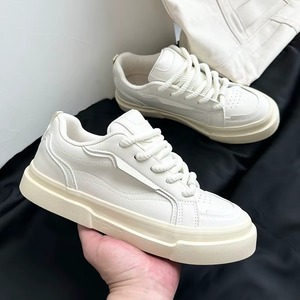 Baskets blanches, version homme et femme, nouvelles chaussures de couple, baskets sport et décontractées de nouveau style, tendance et polyvalentes. - Product Image 1