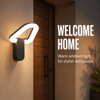 Applique murale sculpturale lumineuse au design minimaliste et moderne pour l'extérieur, idéale pour les bâtiments commerciaux et les ensembles verts