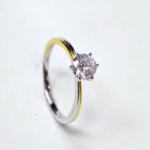 Elegante anillo de compromiso solitario de moissanita de Plata de Ley 925 6A con chapado en oro y chapado en rodio - Product Image 5