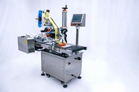 Applicateur automatique d'étiquettes de machine d'étiquetage d'étiquettes volantes Rfid en tissu de vêtement avec chargeur automatique