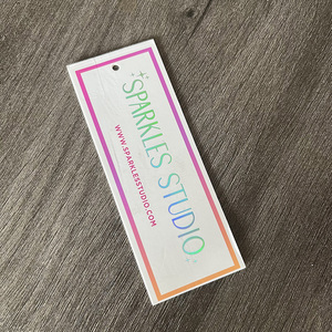 Etiquetas Colgantes Personalizadas de Alta Calidad, Etiquetas para Bolsas con Impresión Digital, Laminación y Grabado/Relieve - Product Image 1