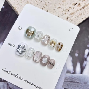 Lot de faux ongles de luxe en amande carrés courts, réutilisables, à presser, nouveau design, mignons, pour les fêtes - Product Image 2
