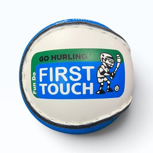 Ballon de football gaélique d'entraînement OEM First Touch Sliotar U8 pour débutants, idéal pour les enfants et les écoles - Product Image 2