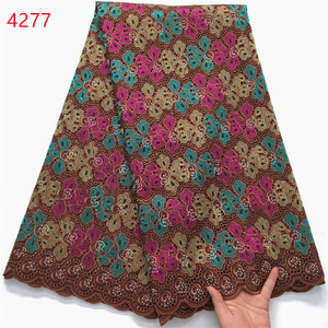 4277 Vente en gros <span class=keywords><strong>de</strong></span> dentelle suisse <span class=keywords><strong>de</strong></span> haute qualité avec strass, tissus <span class=keywords><strong>de</strong></span> dentelle en coton africain nigérian pour robes <span class=keywords><strong>de</strong></span> mariée pour femmes - Product Image 5
