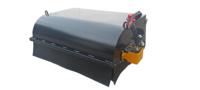 Balayeuse rotative pour chargeuse compacte avec segments de brosse à moteur hydraulique et couvercle à visser pour fixation sur chargeuse