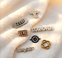 Plaques nominatives en alliage de zinc longue durée avec un lustre brillant, adaptées aux chemises, sacs à main, chapeaux et divers articles de mode