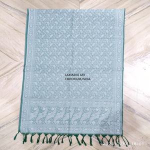 Écharpes/Stoles en rayonne imprimées Paisley multicolores avec franges pour la mode féminine, fournisseur en gros de vêtements musulmans en provenance d'Inde - Product Image 3