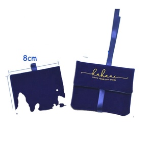 Pochette à bijoux personnalisée en velours bleu marine avec doublure en satin, fermeture à ruban, insert pour collier et coussinet pour boucles d'oreilles - Product Image 2