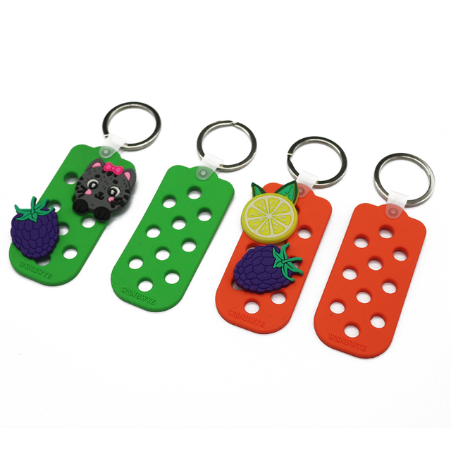 Pvc Clog Hole Key Chain Shoe Charms Hanging Display Stand Mat Designer Shoe Charms Holder Keychain for Jibbitz