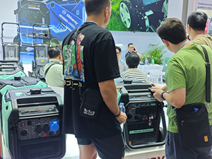 Generador Inverter Profesional de 10000W con Arranque Eléctrico, Pantalla LED y Ruedas para Food Truck, Certificado CE EPA Euro 5 - Product Image 4