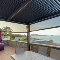 Pergola insonorisée et isolée thermiquement, toit et écrans latéraux en double vitrage pour espace extérieur