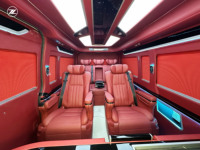 Exportation complète de véhicules Hiace |   7 places, intérieur rouge luxueux, essence, automatique, sièges en cuir, phares LED R16, 360 Van